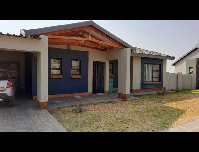 3 BEDROOM TOWNHOUSE FOR SALE IN WATERKLOOF EAST